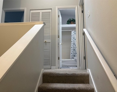 9122 Jakes Path - Photo Thumbnail 12