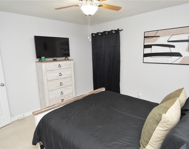 10200 Gandy Boulevard N - Photo Thumbnail 32
