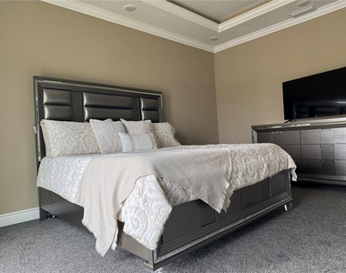 2037 Greenbriar Terrace - Photo Thumbnail 4