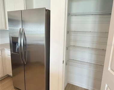 837 Lynx Street - Photo Thumbnail 9