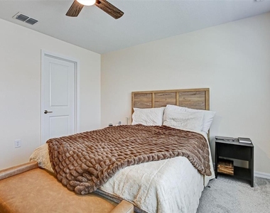 1414 Anchor Bend Way - Photo Thumbnail 18