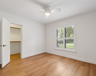325 Magnolia Street - Photo Thumbnail 16