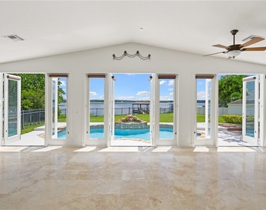 325 Magnolia Street - Photo Thumbnail 5