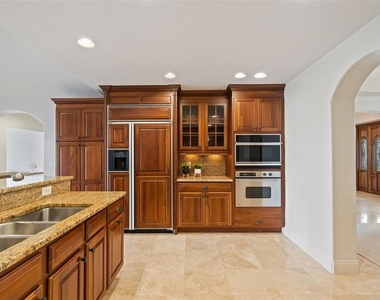 325 Magnolia Street - Photo Thumbnail 8