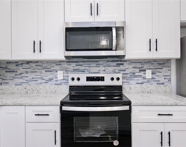 4510 Boabadilla Avenue - Photo Thumbnail 7