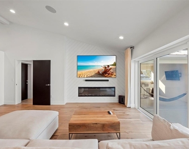 1021 Temple Grove Place - Photo Thumbnail 13