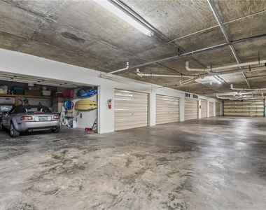 8700 Ridgewood Avenue - Photo Thumbnail 16