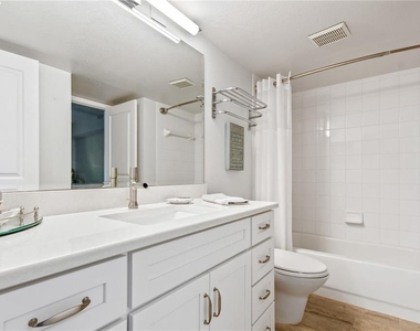 8700 Ridgewood Avenue - Photo Thumbnail 13