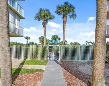 8700 Ridgewood Avenue - Photo Thumbnail 2