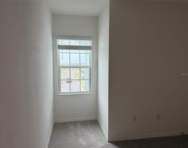 1305 Stockwell Avenue - Photo Thumbnail 11