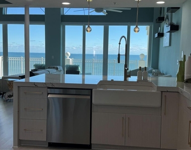 200 Ocean Crest Drive - Photo Thumbnail 12