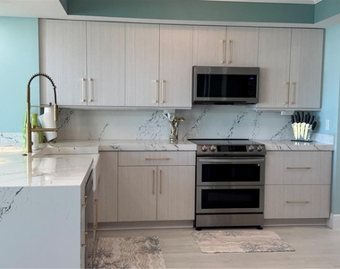 200 Ocean Crest Drive - Photo Thumbnail 10