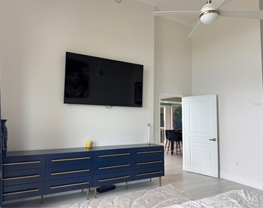200 Ocean Crest Drive - Photo Thumbnail 33