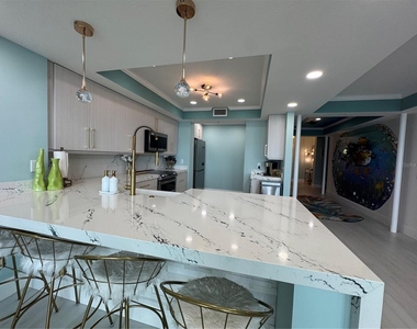 200 Ocean Crest Drive - Photo Thumbnail 9