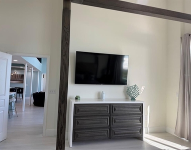 200 Ocean Crest Drive - Photo Thumbnail 26