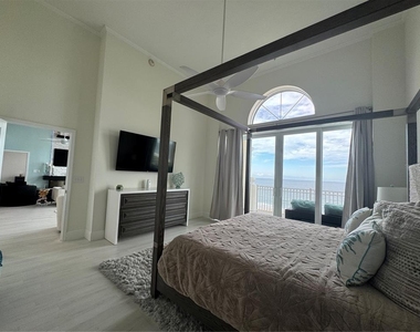 200 Ocean Crest Drive - Photo Thumbnail 27