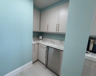 200 Ocean Crest Drive - Photo Thumbnail 11