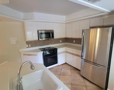 101 Cedar Point Lane - Photo Thumbnail 10