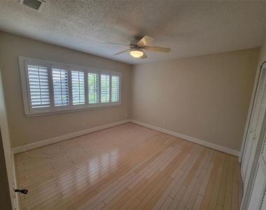 101 Cedar Point Lane - Photo Thumbnail 22
