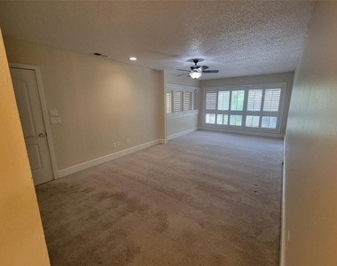 101 Cedar Point Lane - Photo Thumbnail 12