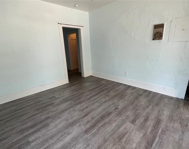 704 Tennessee Street - Photo Thumbnail 5