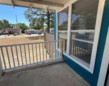 704 Tennessee Street - Photo Thumbnail 3