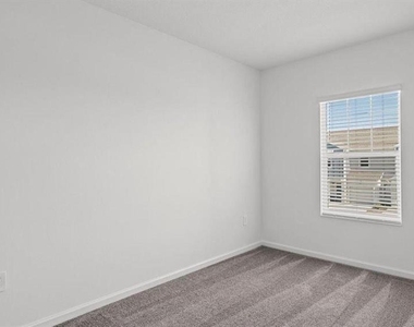 3302 Laurent Loop - Photo Thumbnail 9