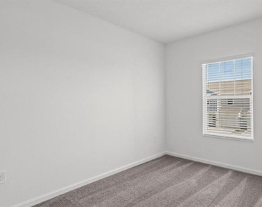 3302 Laurent Loop - Photo Thumbnail 16