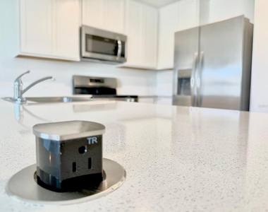 836 Lynx Street - Photo Thumbnail 6