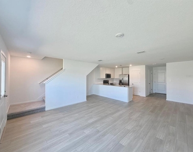 836 Lynx Street - Photo Thumbnail 7