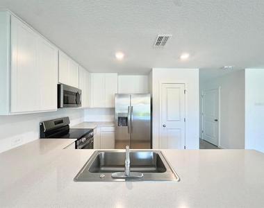 836 Lynx Street - Photo Thumbnail 4