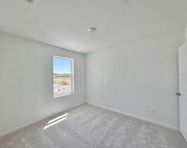 836 Lynx Street - Photo Thumbnail 18