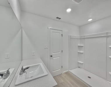 836 Lynx Street - Photo Thumbnail 11