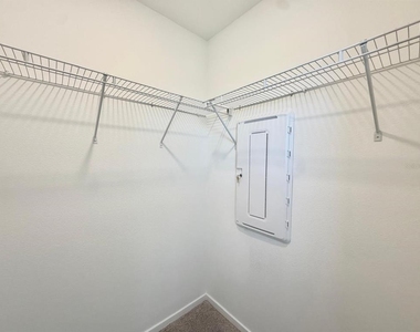 836 Lynx Street - Photo Thumbnail 10