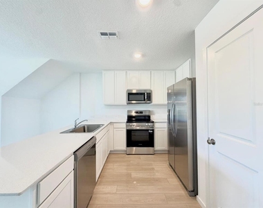 836 Lynx Street - Photo Thumbnail 2