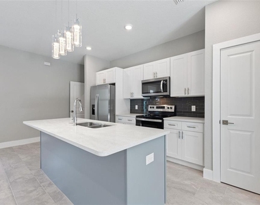 3707 Fontainebleau Street - Photo Thumbnail 8
