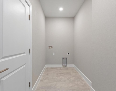 3707 Fontainebleau Street - Photo Thumbnail 22