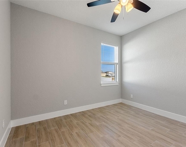 802 James Drive - Photo Thumbnail 18