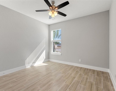 802 James Drive - Photo Thumbnail 16