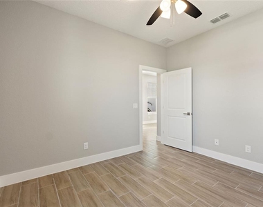 802 James Drive - Photo Thumbnail 12