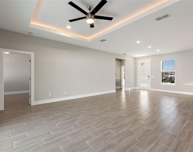 802 James Drive - Photo Thumbnail 6