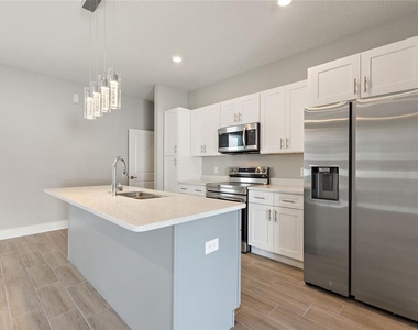 802 James Drive - Photo Thumbnail 8