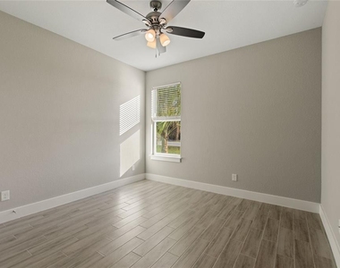 119 Tulip Lane - Photo Thumbnail 18