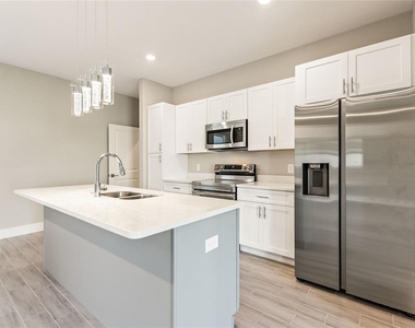 119 Tulip Lane - Photo Thumbnail 9