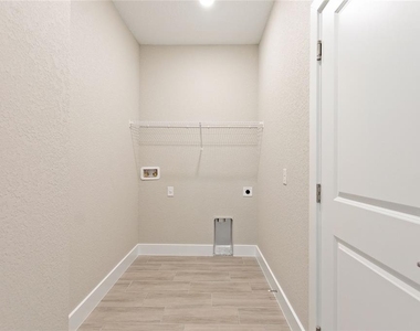 302 Elderberry Court - Photo Thumbnail 21