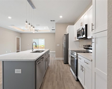 302 Elderberry Court - Photo Thumbnail 11