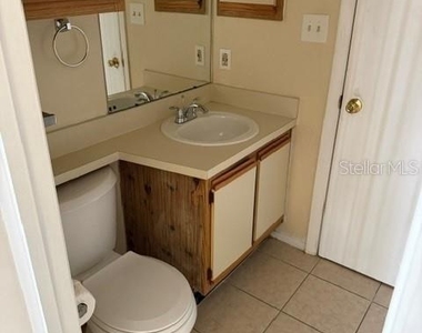 208 Afton Square - Photo Thumbnail 5