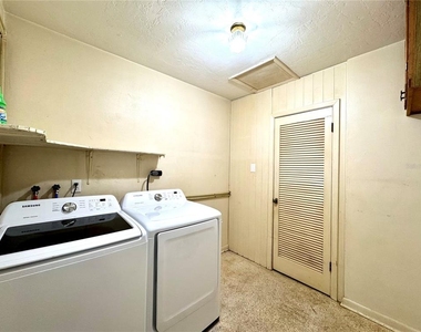 1074 Gerona Avenue - Photo Thumbnail 20