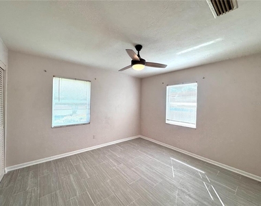 1074 Gerona Avenue - Photo Thumbnail 12