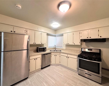 1074 Gerona Avenue - Photo Thumbnail 5